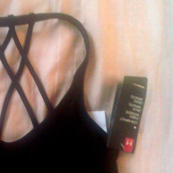 Under Armour Sports Bra - Picture 4 of 4